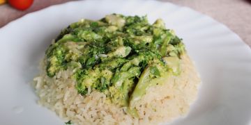 Gorgonzolás brokkoli vajas rizzsel